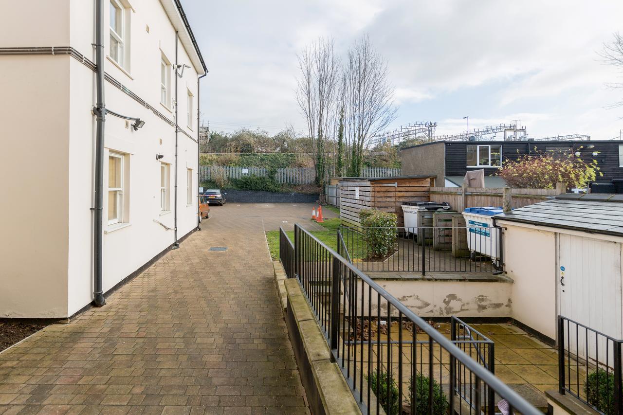 Watford Junction Apartment Exterior photo